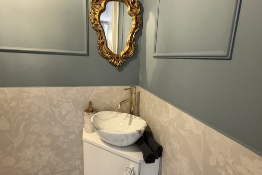 Vendég-WC arany tükörrel