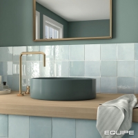 Equipe Artisan Aqua 13,2x13,2cm fényes ,türkiz fürdőszobai csempe Equipe Equipe Artisan – prémium fényes csempe komplett rendszerrel
